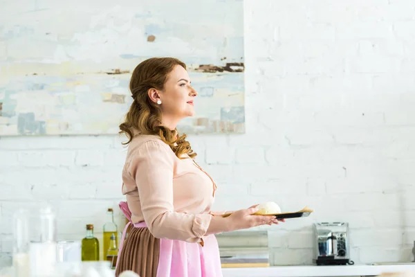 Side View Beautiful Woman Holding Tray Tough Baking Bread — стоковое фото