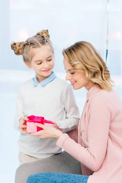 Daughter Presenting Mother Gift Box Happy Mothers Day — Stock Photo, Image