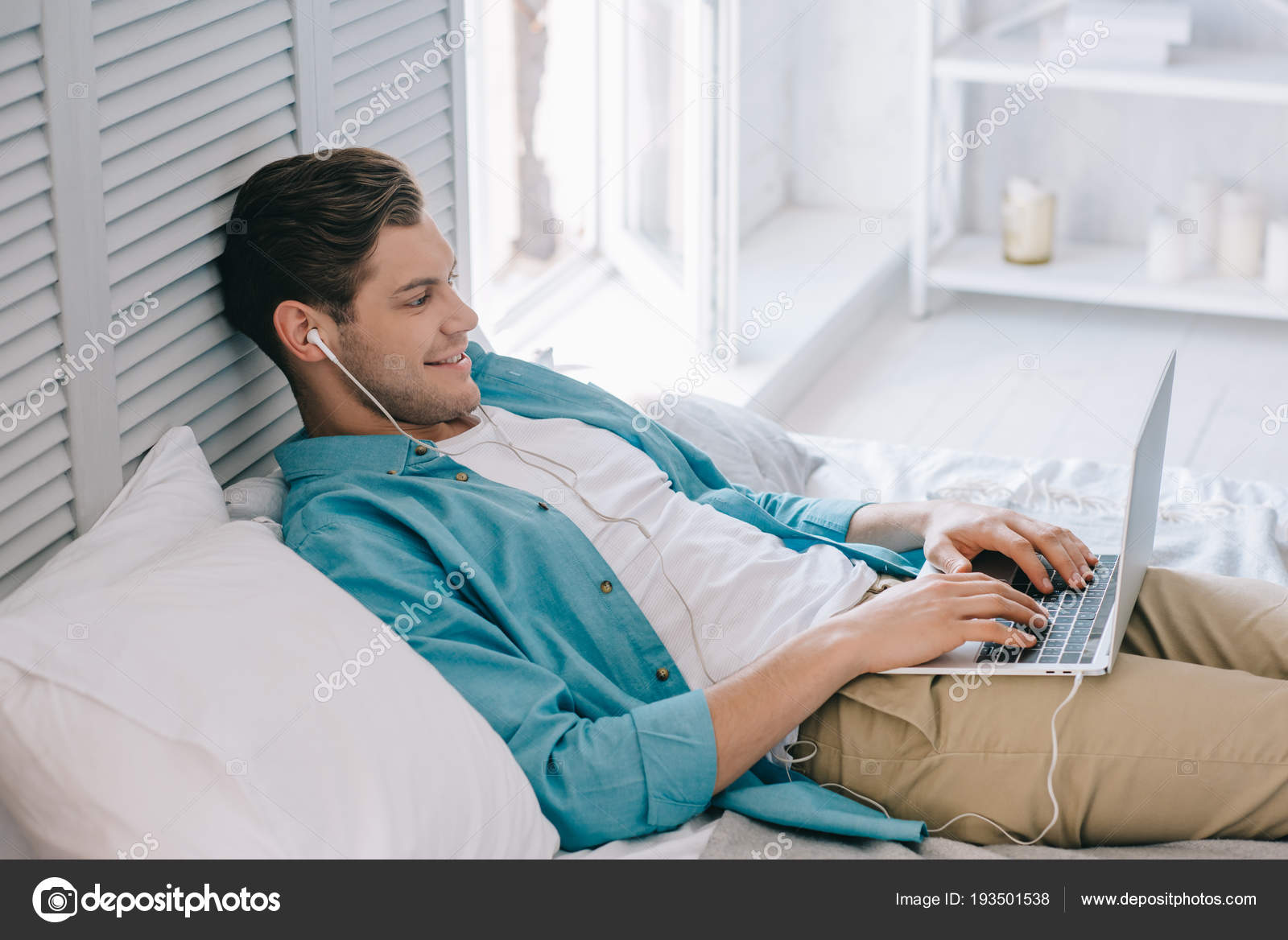 using earbuds with laptop