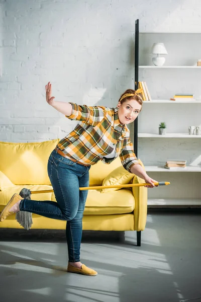 Beautiful Woman Having Fun Mop Cleanup Home — Free Stock Photo