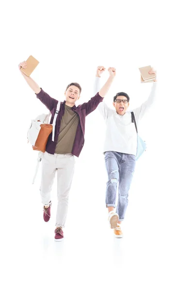 Glückliche Multiethnische Studenten Mit Rucksäcken Und Büchern Isoliert Auf Weiß — Stockfoto