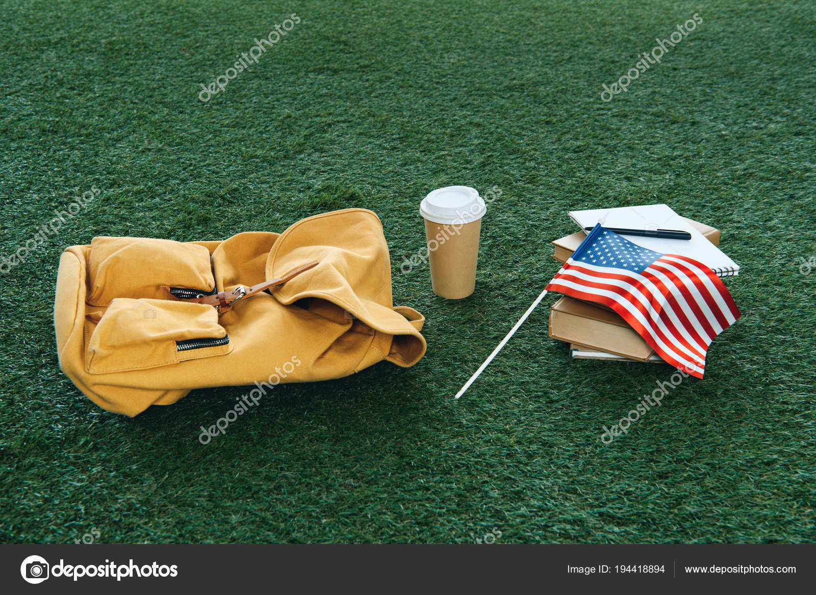 Vintage Backpack School Supplies Usa Flag Green Grass — Stock Photo