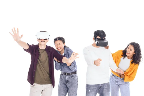 Группа Счастливых Студентов Играющих Виртуальными Наушниками Изолированными Белом — стоковое фото