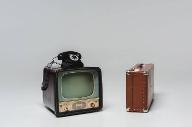 Vintage tv döner telefon ve bavul Grey