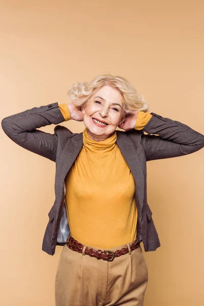 Happy Stylish Senior Woman Posing Isolated Beige Background — Free Stock Photo