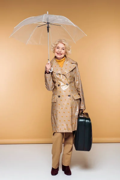 Fashionable Senior Female Traveler Trench Coat Umbrella Suitcase — Stock Photo, Image
