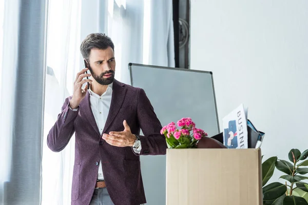 Fired Young Businessman Talking Phone Box Personal Stuff Office — Free Stock Photo