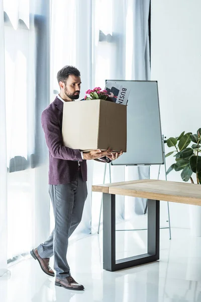 Empresário Demitido Levando Transporte Coisas Pessoais Escritório — Fotografia de Stock Grátis