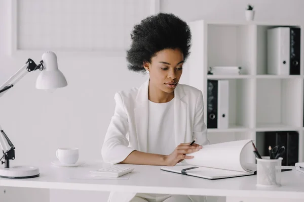 Attractive African American Businesswoman Reading Notes Notebook Office — Stock Photo, Image