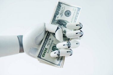 robot üzerinde beyaz izole Doları banknot tutarak yakından görmek 