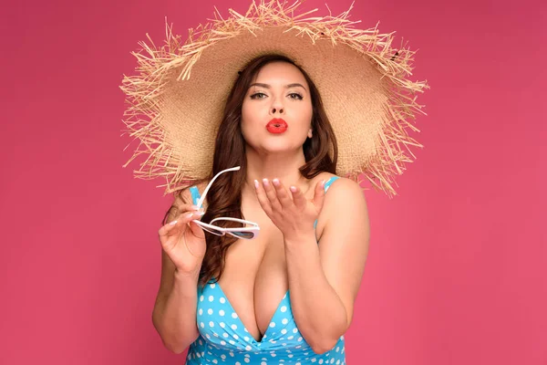 Beautiful Brunette Woman Straw Hat Swimsuit Holding Sunglasses Blowing Kiss — Stock Photo, Image