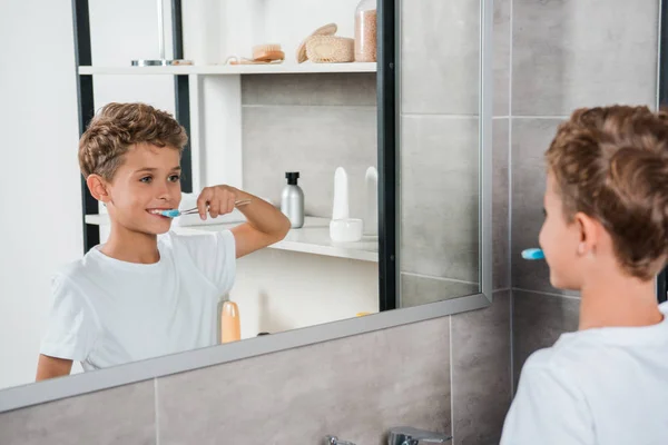 Selective Focus Happy Kid Brushing Teeth Bathroom — Stock Photo, Image