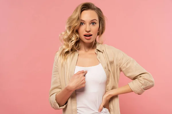 Shocked Blonde Woman Point Finger Self Isolated Pink — Stock Photo, Image