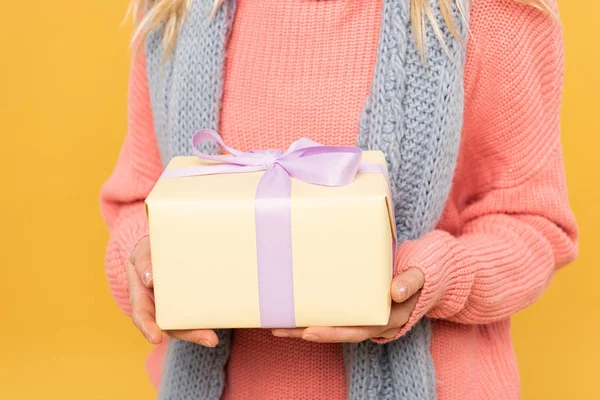 Stock image Cropped view of woman on sweater holding gift box isolated on yellow