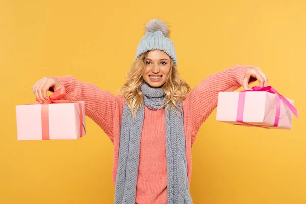 Smiling Blonde Woman Hat Scarf Holding Gift Boxes Isolated Yellow — Stock Photo, Image
