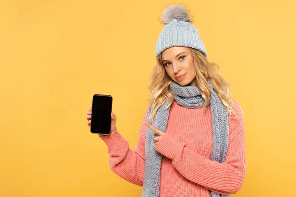 Woman Hat Scarf Pointing Smartphone Blank Screen Isolated Yellow — Stock Photo, Image
