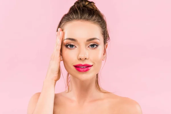 Naakt Mooi Vrouw Met Roze Lippen Poseren Met Hand Gezicht — Stockfoto