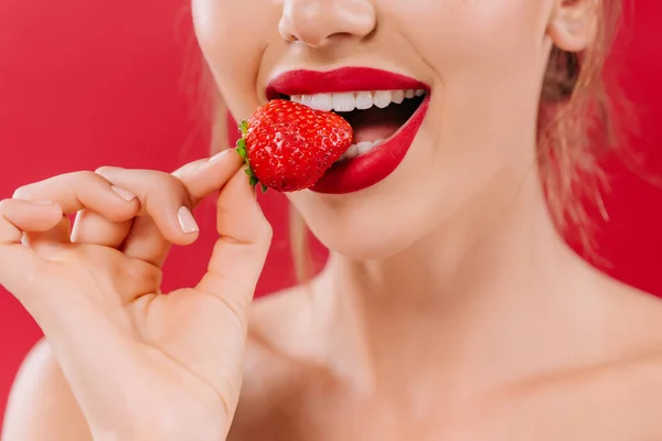 Partial View Naked Beautiful Woman Red Lips Eating Strawberry Isolated — Stock Photo, Image
