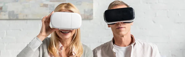 Panoramic Shot Coupe Virtual Reality Headsets Home — Stock Photo, Image