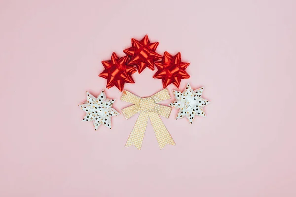 Top View Red White Golden Bows Isolated Pink — Stock Photo, Image