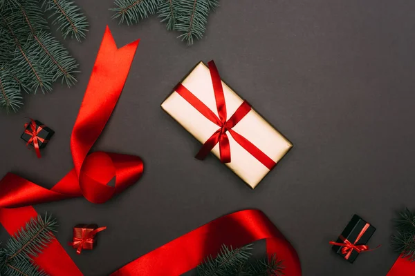 Top View Red Ribbon Christmas Gift Boxes Spruce Branches Black — Stock Photo, Image