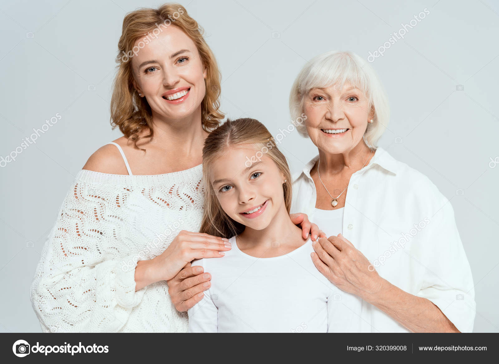 Улыбающиеся Мать Бабушка Обнимая Внучку Изолированы Серый