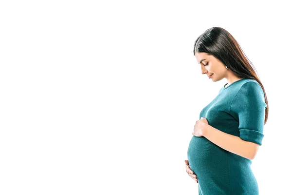 Visão Lateral Menina Grávida Sorridente Tocando Barriga Isolada Branco — Fotografia de Stock