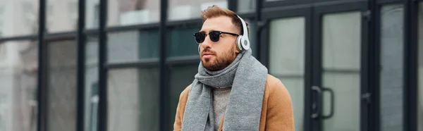 Panoramic Shot Handsome Man Coat Headphones Outdoors — Stock Photo, Image