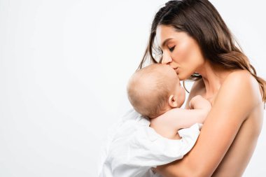 Çıplak anne portresi. Sarılmak ve bebeği öpmek.