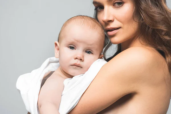 Portrait Naked Mother Hugging Sleepy Baby Isolated Grey — Stock Photo, Image