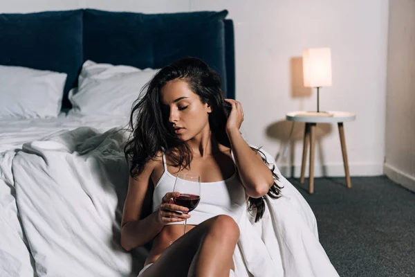 Sexy Dreamy Girl Holding Glass Red Wine While Sitting Floor — Stock Photo, Image