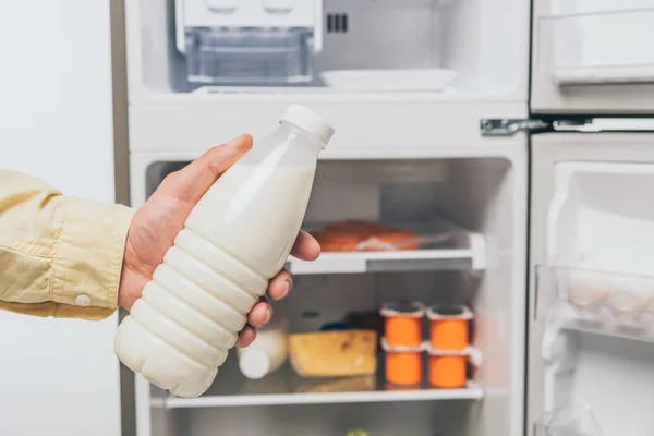 Cropped View Man Holding Bottle Milk Open Fridge Fresh Food — Stock Photo, Image