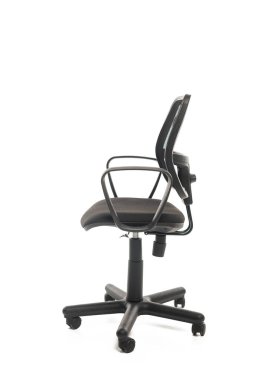 siyah ofis koltuğu üzerinde beyaz izole 