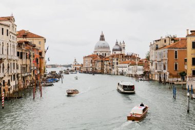Venedik, İtalya - 24 Eylül 2019: Büyük Kanal ve Basilica Santa Maria della Salute Venedik, İtalya