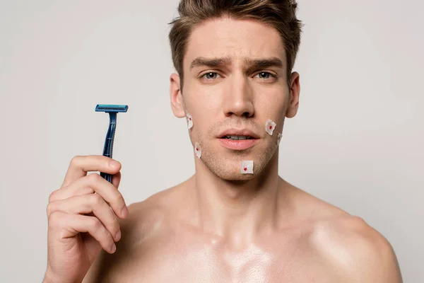 Sexy Man Muscular Torso Bloody Wounds Shaving Holding Shaver Isolated — Stock Photo, Image