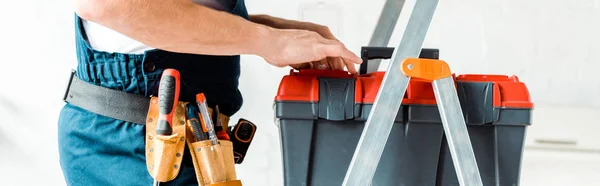 Panoramic Shot Installer Standing Ladder Holding Tool Box — Stock Photo, Image