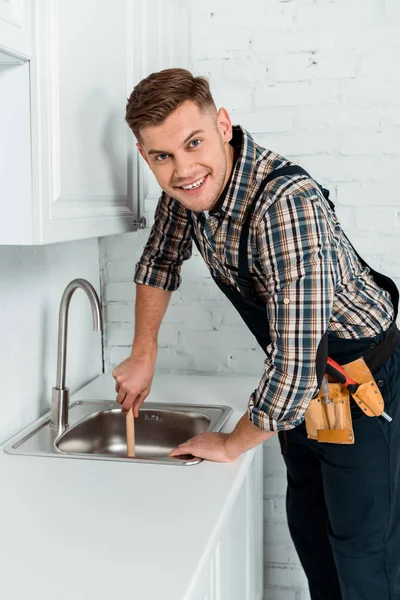 Happy Installer Holding Plunger Sink Kitchen — Stock Photo, Image