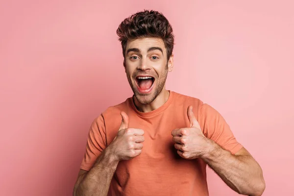 Cheerful Man Showing Thumbs While Looking Camera Pink Background — Stock Photo, Image