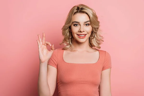 Happy Girl Showing Okay Gesture While Smiling Camera Pink Background — Stock Photo, Image