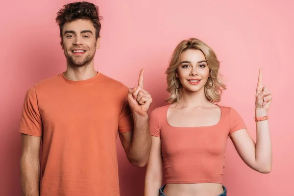 Positive Man Woman Showing Idea Signs While Looking Camera Pink — Stock Photo, Image