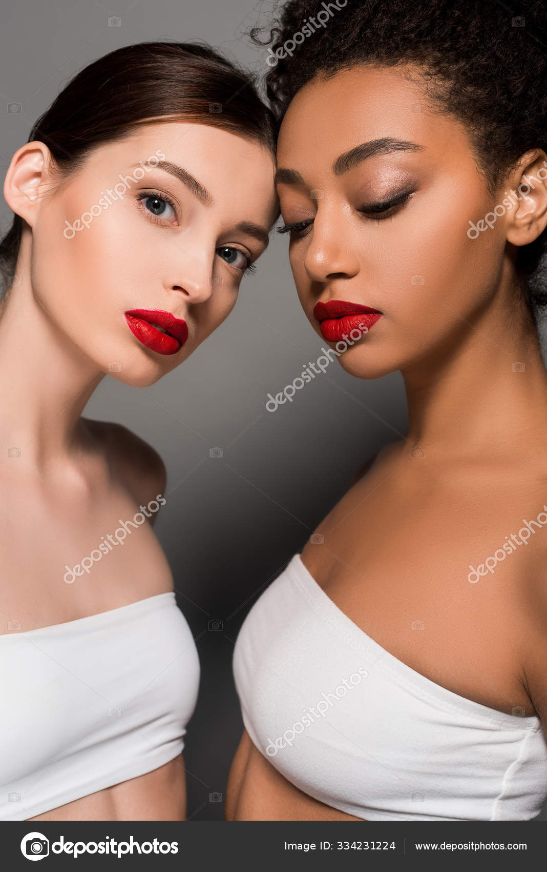 有魅力的多文化年轻女子 图库照片 C Igorvetushko