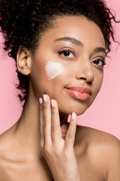 Portrait Smiling African American Girl Heart Cream Cheek Isolated Pink — ストック写真