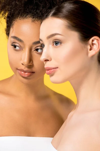 Retrato Mujeres Multiétnicas Aisladas Amarillo — Foto de Stock