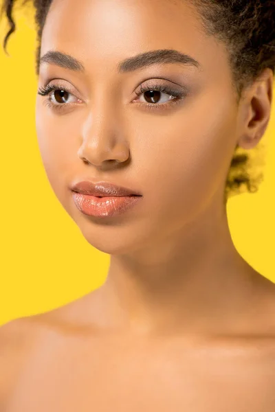 Beautiful Nude African American Girl Clean Face Isolated Yellow — Stock Photo, Image