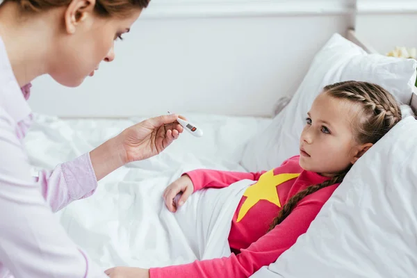 Worried Mother Looking Thermometer Sick Daughter Bed — Stock Photo, Image