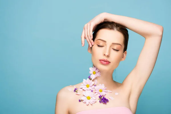 Young Woman Flowers Neck Closed Eyes Isolated Blue — Stockfoto