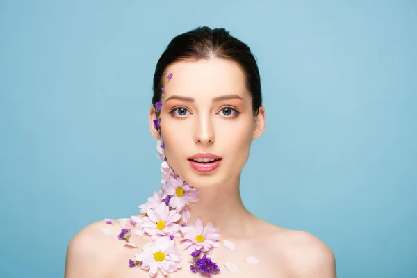 Naked Young Woman Flowers Looking Camera Isolated Blue — 스톡 사진
