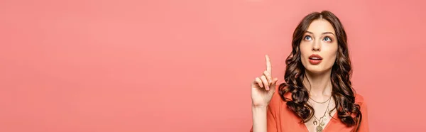 Panoramic Shot Thoughtful Young Woman Showing Idea Gesture While Looking — Stock Photo, Image