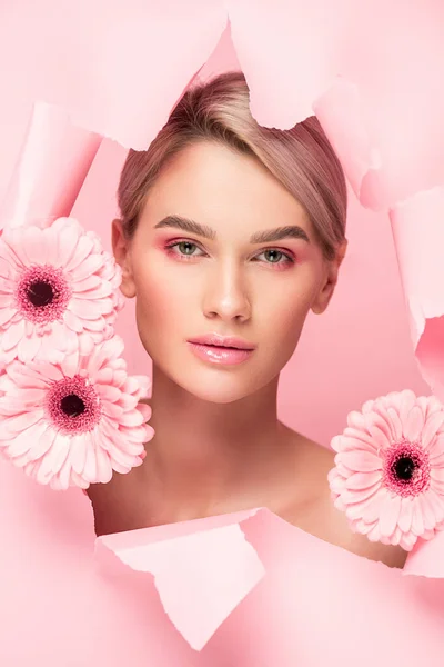 Beautiful Nude Girl Pink Flowers Makeup Torn Paper Isolated Pink — 스톡 사진