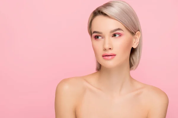 Aantrekkelijk Naakt Meisje Met Perfecte Huid Geïsoleerd Roze — Stockfoto